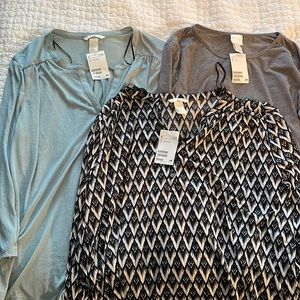 H and M women’s shirts size large.